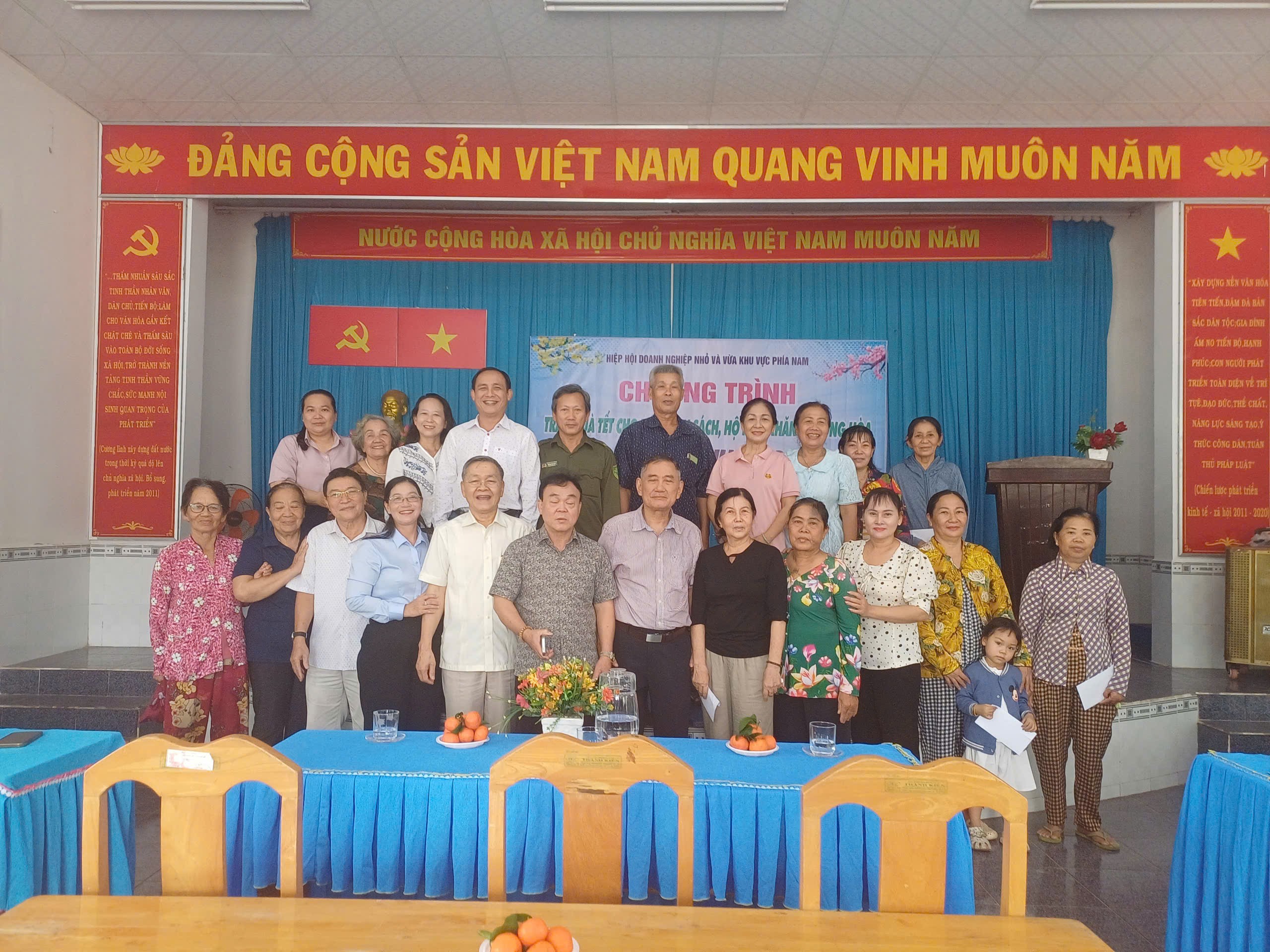 Tặng quà Tết cho bà con tại Cần Giờ năm 2026