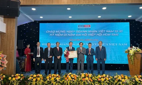 Hiệp hội doanh nghiệp nhỏ và vừa Tp.Hồ Chí Minh ( HCM-SME ) tổ chức hội nghị chào mừng ngày Doanh nhân Việt Nam 13/10 và kỷ niệm một năm Đại Hội